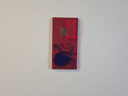 an der Wand mit Abstand